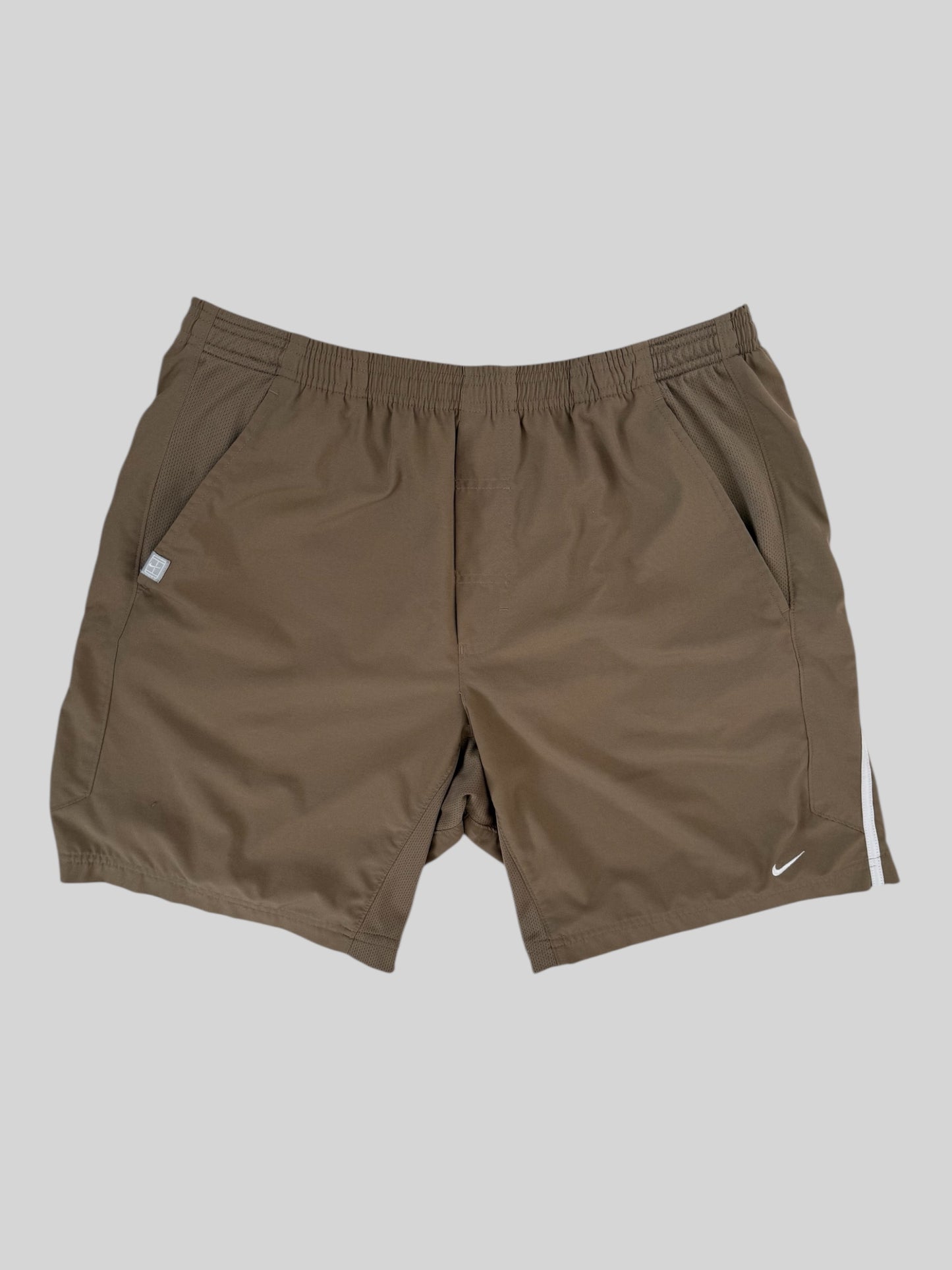 Vintage Nike 2000s Dri-Fit Baggy Sportswear Beach Shorts Brown Large (W32/W34)